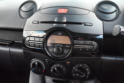 2011 Mazda
2 Neo