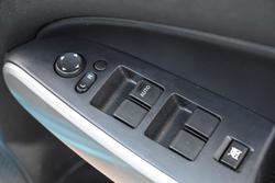 2011 Mazda
2 Neo