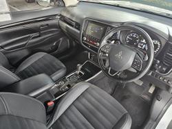 2020 Mitsubishi
Outlander LS