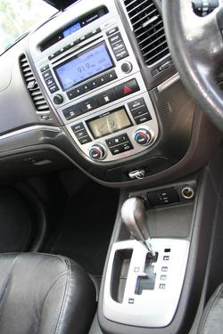 2010 Hyundai Santa Fe Highlander CM MY10 4X4 On Demand Vanilla White