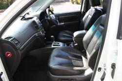 2010 Hyundai Santa Fe Highlander CM MY10 4X4 On Demand Vanilla White
