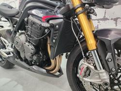 2025 Triumph Speed Triple RS 1200 Speed Triple Grey