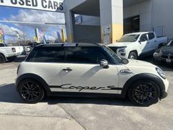 2013 MINI
Hatch Cooper S