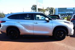 2022 Toyota
                Kluger Grande