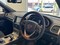 2015 Jeep
                Grand Cherokee Laredo