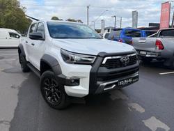 2024 Toyota
Hilux Rogue 48V