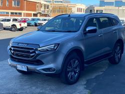 2023 Isuzu
MU-X LS-T