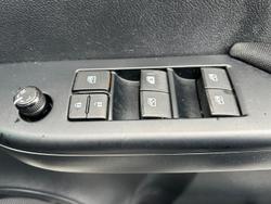 2016 Toyota
Hilux SR