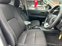 2016 Toyota
Hilux SR