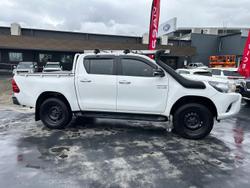 2016 Toyota
Hilux SR