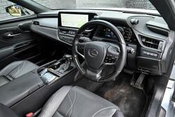 2023 Lexus
ES 300h Sports Luxury