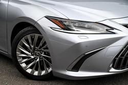 2023 Lexus
ES 300h Sports Luxury