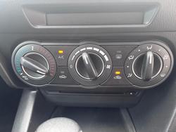 2014 Mazda
3 Maxx