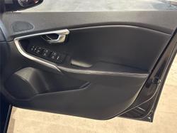 2017 Volvo
V40 T5 R-Design