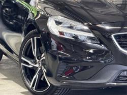 2017 Volvo
V40 T5 R-Design
