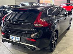 2017 Volvo
V40 T5 R-Design