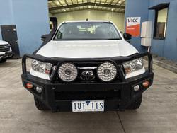 2019 Toyota
Hilux SR