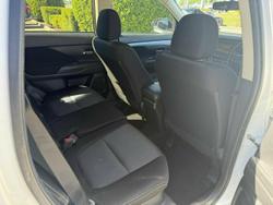 2017 Mitsubishi
Outlander ES