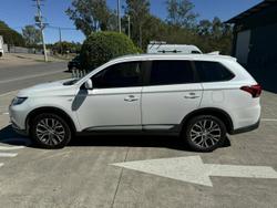2017 Mitsubishi
Outlander ES