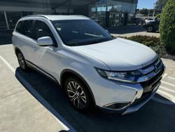 2017 Mitsubishi
Outlander ES