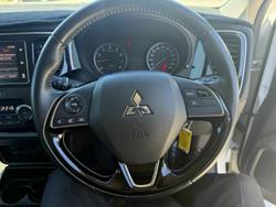 2017 Mitsubishi
Outlander ES