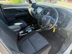 2017 Mitsubishi
Outlander ES