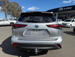 2022 Toyota
                Kluger GX