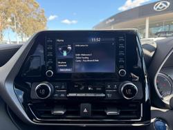 2022 Toyota
                Kluger GX