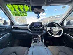 2022 Toyota
                Kluger GX