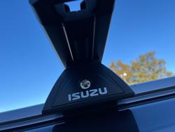 2021 Isuzu
MU-X LS-T