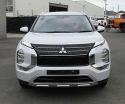 2024 Mitsubishi
                Outlander LS