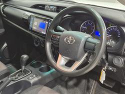 2017 Toyota Hilux SR GGN125R 4X4 Dual Range Glacier White