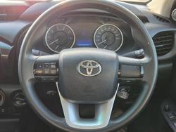 2017 Toyota Hilux SR GGN125R 4X4 Dual Range Glacier White