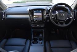 2025 Volvo XC40 Plus B4 MY25 Silver Dawn