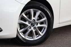 2015 Mazda
3 Maxx