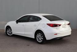 2015 Mazda
3 Maxx