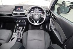 2015 Mazda
3 Maxx