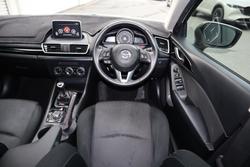2015 Mazda
3 Maxx