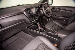 2025 Isuzu
D-MAX X-TERRAIN