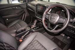 2025 Isuzu
D-MAX X-TERRAIN