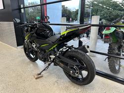 2023 Kawasaki Z400 BLACK