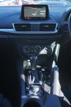 2017 Mazda
3 Maxx