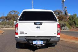 2015 Nissan
Navara ST