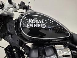 2025 Royal Enfield SUPER METEOR 650 Green