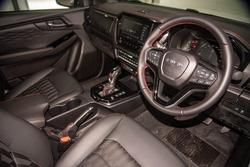 2025 Isuzu
D-MAX X-TERRAIN