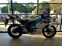 2025 Yamaha YZF-R3 WHITE