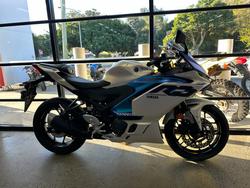 2025 Yamaha YZF-R3 WHITE