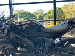 2025 Yamaha YZF-R7LA BLACK