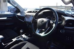 2021 Toyota
Hilux SR5