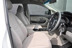 2017 Kia
                Carnival S